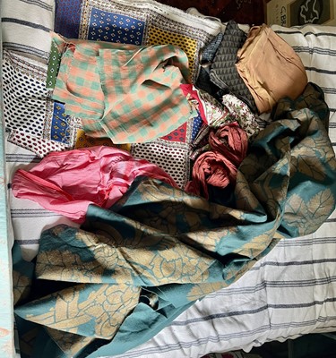 Lot 482 - Fabric