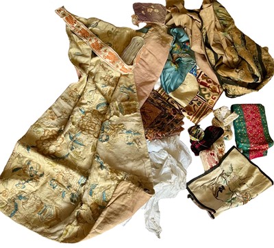 Lot 483 - Fabric