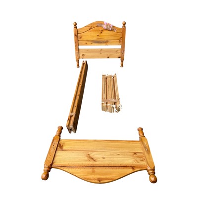 Lot 32 - A Single Pine three-foot bed base.