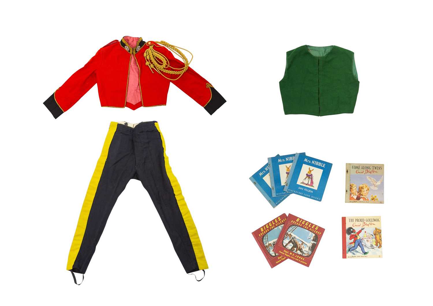 Lot 84 - A 20th century child's size military bandsman's uniform.