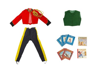 Lot 84 - A 20th century child's size military bandsman's uniform.