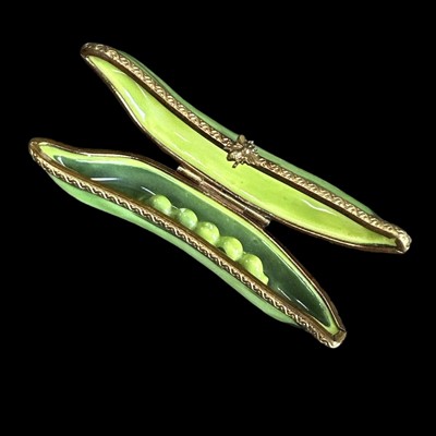 Lot 11 - An Artoria Limoges hand-painted collectors'...