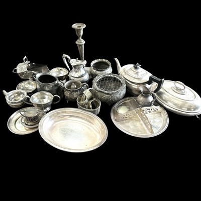 Lot 170 - A selection of plated ware.