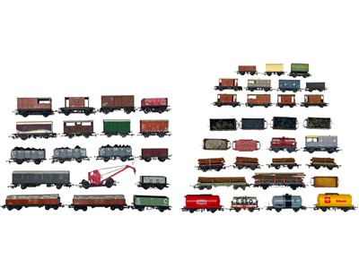 Lot 364 - Large quantity of 'OO Gauge' wagons - contained in two boxes.