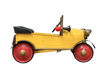 Lot 379 - A vintage official Brum toy peddle car.