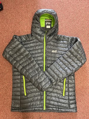 Lot 219 - One Jack Wolfskin Men's Mountain Down Jacket