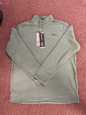 Lot 208 - Two Jack Wolfskin Men’s Taunus HZ Fleeces