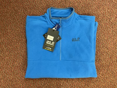Lot 204 - Two Jack Wolfskin Arco Men’s Fleeces