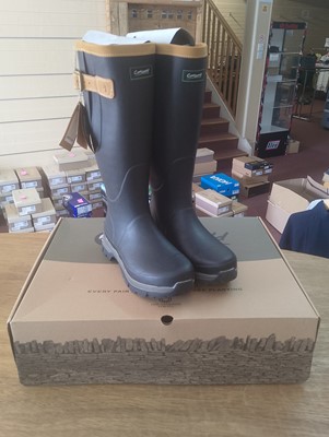 Lot 129 - A Pair of Cotswold Stratus Boots