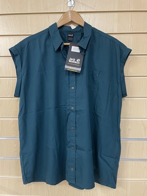 Lot 268 - Four Jack Wolfskin Ladies Mohave Shirts.