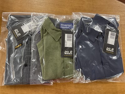 Lot 416 - Three Jack Wolfskin Mens Shirts