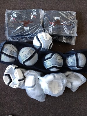 Lot 490 - Footballs