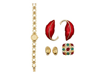 Lot 179 - An assortment of fine costume jewellery items.