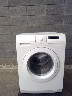 Lot 115 - A John Lewis 8kg Washing Machine. The Machine...