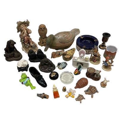Lot 143 - Various Decorative items and figurines,...