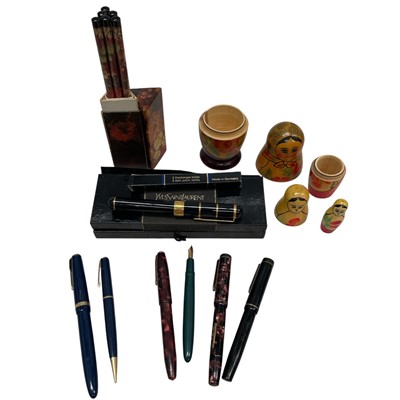 Lot 145 - A collection of Vintage Fountain pens with...