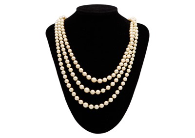 Lot 182 - A three-string white cultured pearl graduated necklace with a turquoise and pearl gold clasp.