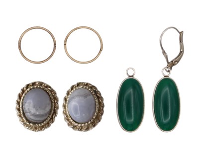 Lot 1 - An assortment of silver and gemstone jewellery.