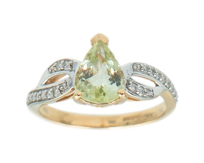 Lot 56 - A Tomas Rae collection Paraiba tourmaline and diamond 18k gold ring.