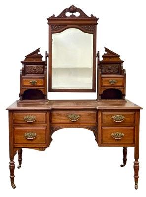 Lot 904 - A late Victorian walnut dressing table.
