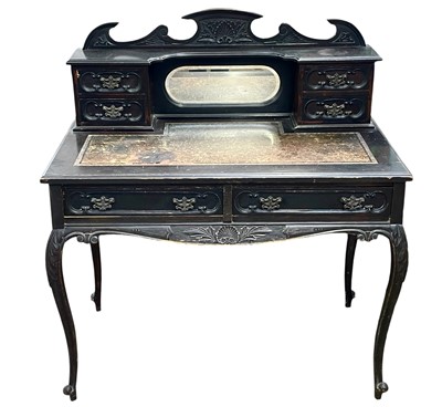 Lot 882 - An Edwardian mahogany ladies' writing table.