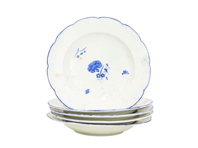 Lot 412 - A set of five Caughley porcelain carnation pattern shallow bowls.