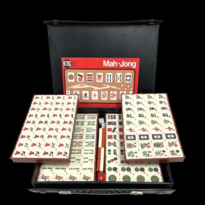Lot 80 - A vintage Mah-Jong set, the tiles are 3 x 2cm.