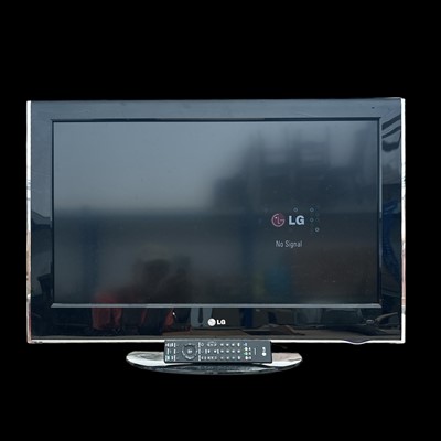 Lot 45 - An LG 31" TV, which turns on and seems to be...