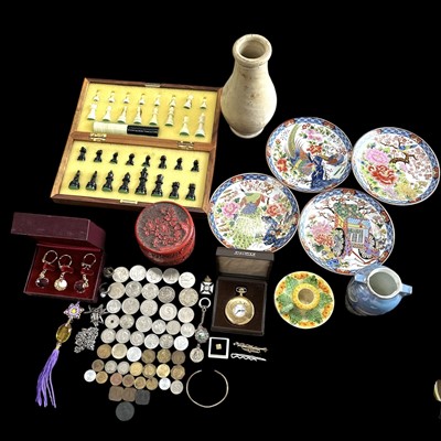 Lot 130 - A mixed lot of British and foreign coins,...
