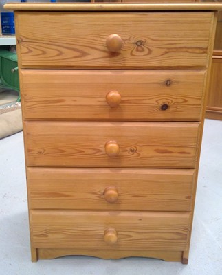 Lot 52 - Pine Chest of Drawers. The Chest measures 89cm...