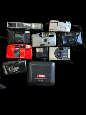 Lot 80 - A selection of cameras, etc.