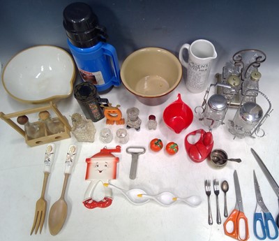 Lot 93 - Kitchen and Cookware.