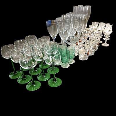 Lot 151 - A selection of glassware.