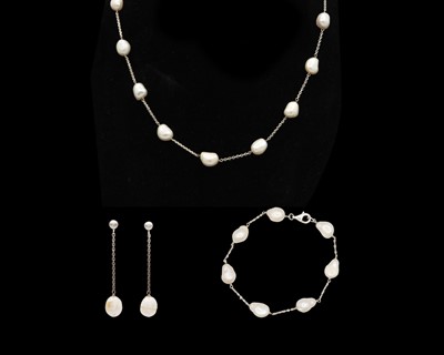 Lot 62 - A set of baroque freshwater pearl necklace, bracelet, and earrings set in silver.