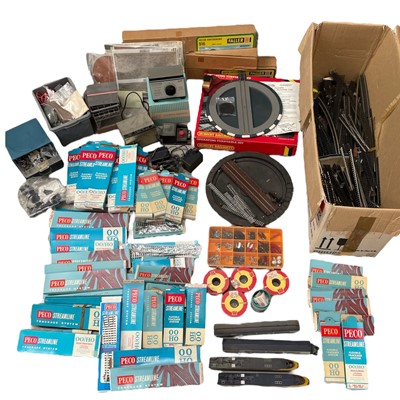 Lot 7 - H0/00 Model Railway Track and accessories...