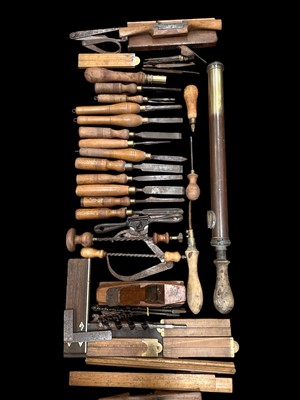 Lot 41 - A selection of vintage hand tools and...