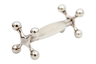 Lot 261 - An Edwardian boxed set of quality silver mounted mother of pearl knife rests.