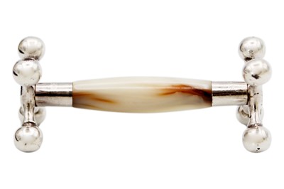Lot 261 - An Edwardian boxed set of quality silver mounted mother of pearl knife rests.