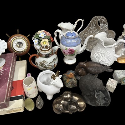 Lot 120 - A mixed lot of mainly ceramic items.