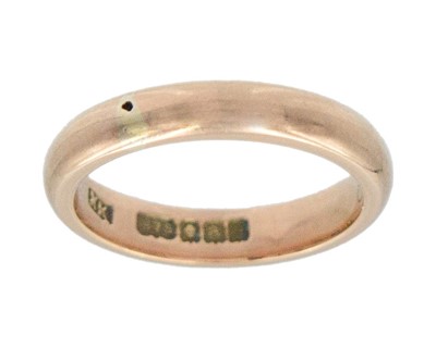 Lot 18 - A 9k rose gold D-section band ring.