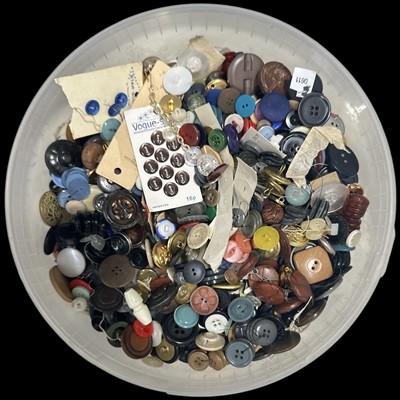 Lot 135 - A plastic bucket full of vintage and modern...