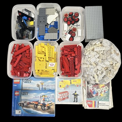 Lot 137 - A selection of vintage Lego.