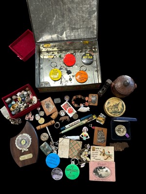 Lot 148 - A mixed lot of collectables/bric-a-brac,...
