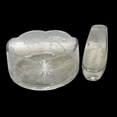 Lot 115 - A Royal Doulton crystal bowl,20cm in diameter,...