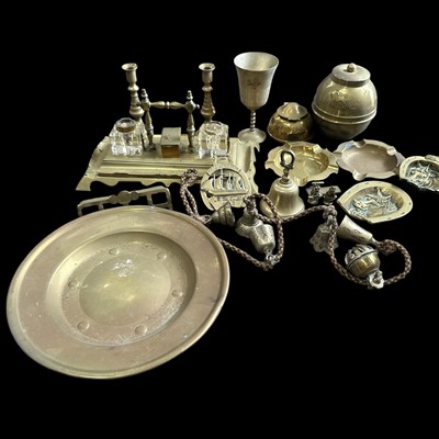 Lot 192 - A selection of brassware.