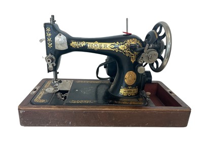 Lot 199 - A Singer electric sewing machine, serial no....