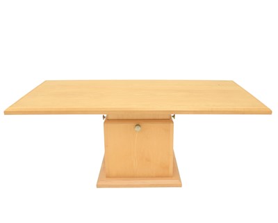 Lot 701 - An American maple coffee or side table.