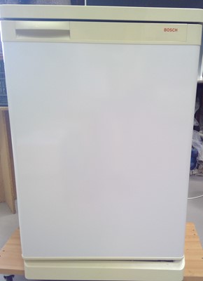 Lot 59 - A Bosch Fridge. The Fridge is working.