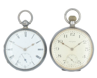 Lot 1084 - WALTHAM - A silver cased keyless wind lever pocket watch.
