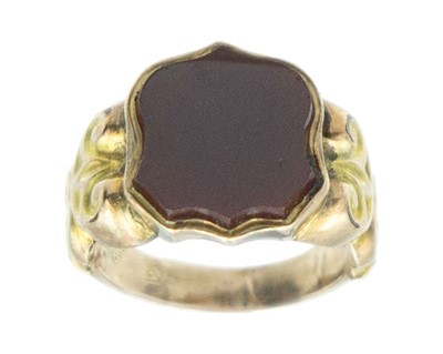 Lot 10 - A Victorian 9k hallmarked gold carnelian set shield-shaped signet ring.